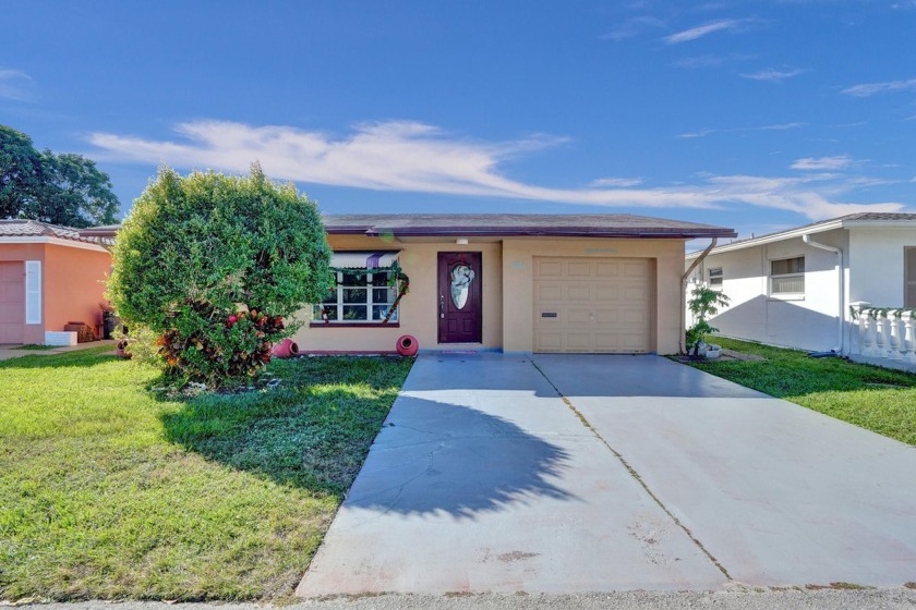 **NEW ROOF. Single-family home in excellent condition, ready to - Beach Home for sale in Tamarac, Florida on Beachhouse.com