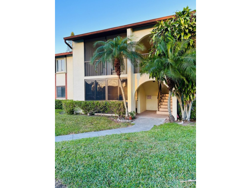 Stunning and well maintained 1ST Floor 2bed/2Bath Condo located - Beach Condo for sale in West Palm Beach, Florida on Beachhouse.com