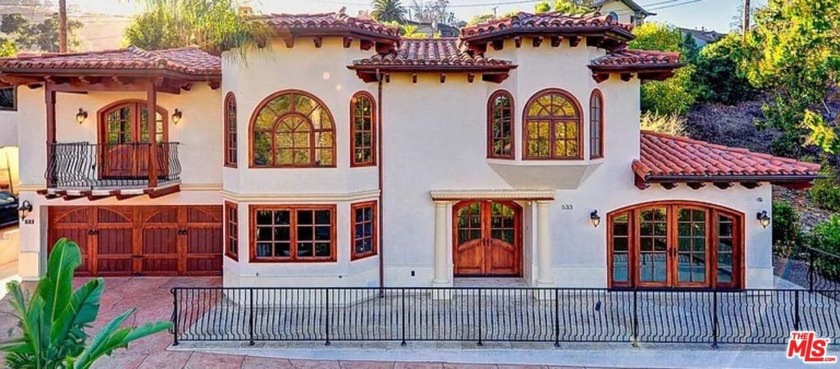 A Quiet 3-Bedroom, 3.5-Bath California RetreatThis warm and - Beach Home for sale in Santa Barbara, California on Beachhouse.com