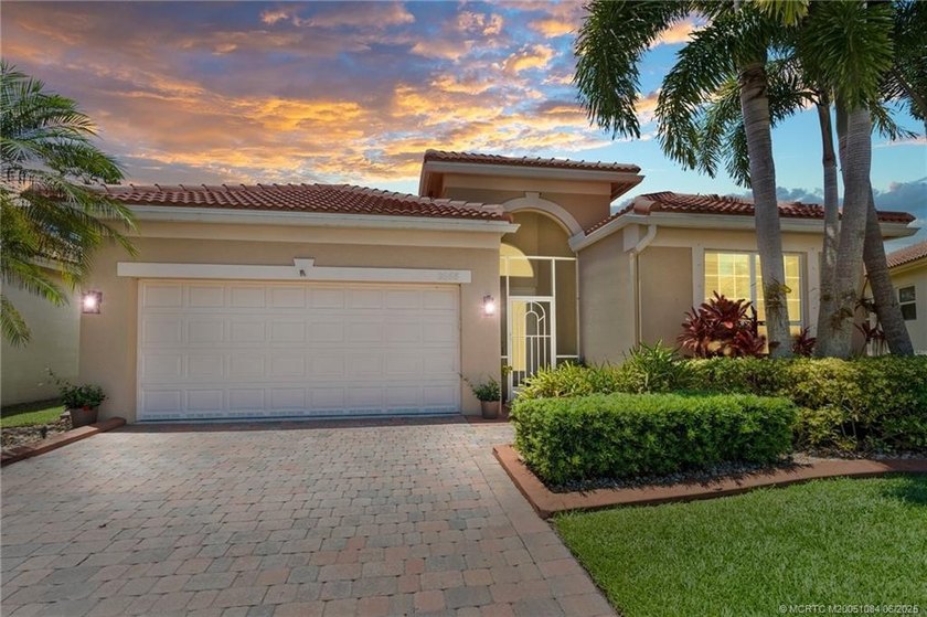 Welcome to your private paradise in a gated golf community with - Beach Home for sale in Stuart, Florida on Beachhouse.com
