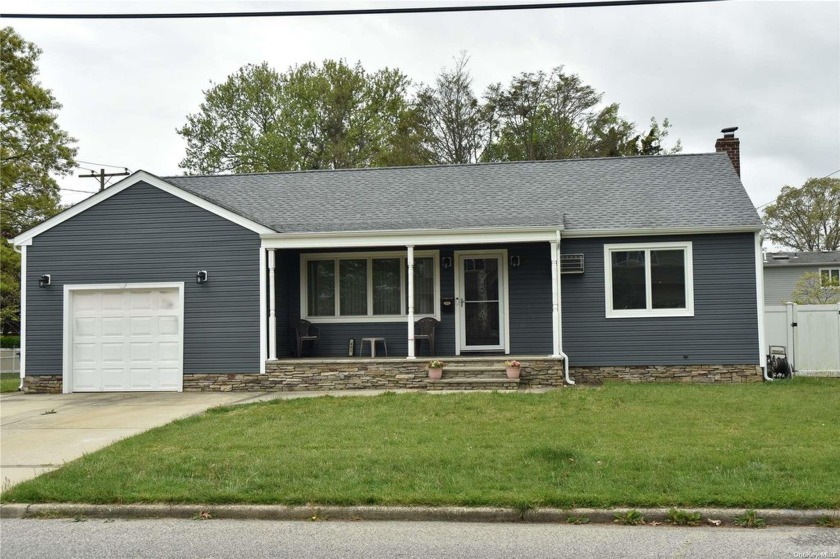 Lindenhurst Village Lifestyle Awaits Where You Can Enjoy Many - Beach Home for sale in Lindenhurst, New York on Beachhouse.com
