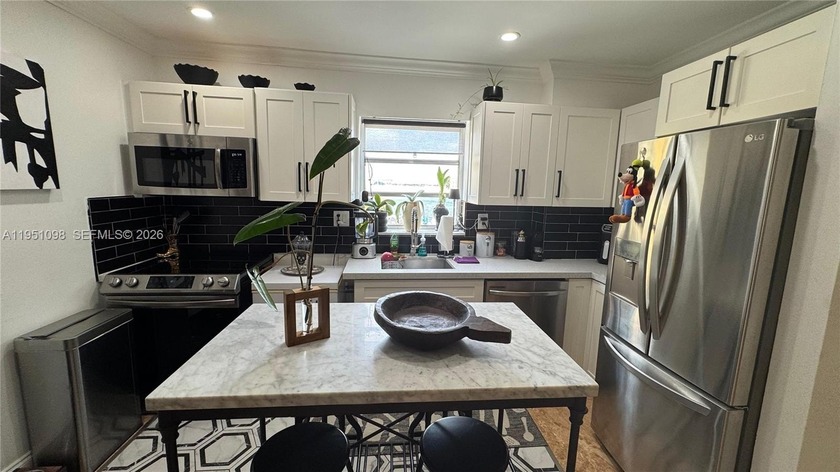 Spacious fully remodeled one-bedroom apartment with one bathroom - Beach Condo for sale in Miami, Florida on Beachhouse.com