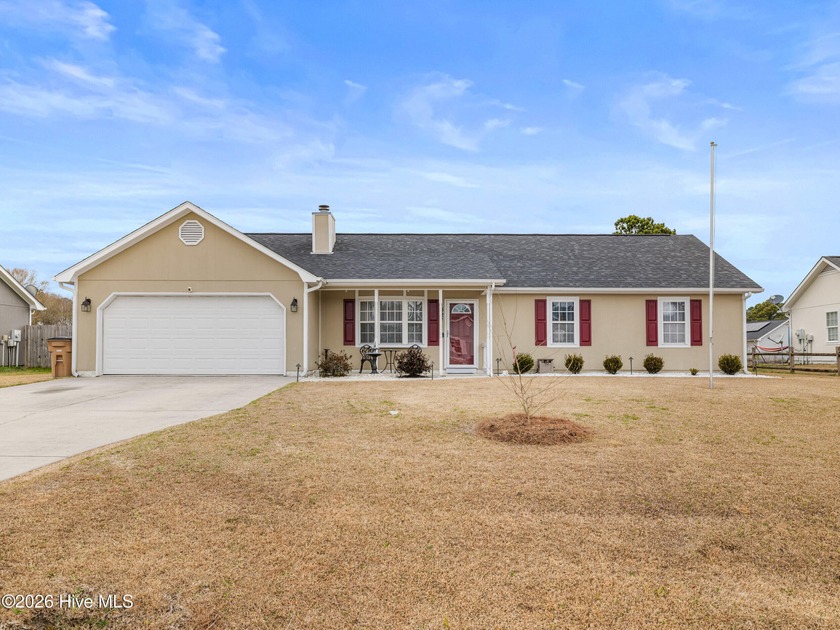 Welcome to 327 Buckhead Drive - a well-maintained, single-story - Beach Home for sale in Hubert, North Carolina on Beachhouse.com