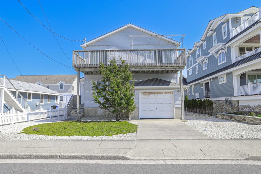 Welcome to 859 Dune Drive in the quiet north end of Avalon with - Beach Home for sale in Avalon, New Jersey on Beachhouse.com