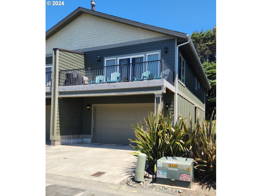 OCEANVIEW TOWNHOME WITH BEACH ACCESS IN GOLD BEACH! Turn-Key - Beach Home for sale in Gold Beach, Oregon on Beachhouse.com