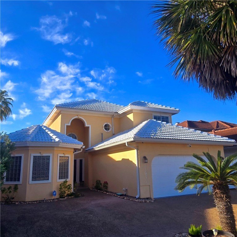 Luxury Island living awaits in this stunning waterfront home on - Beach Home for sale in Corpus Christi, Texas on Beachhouse.com