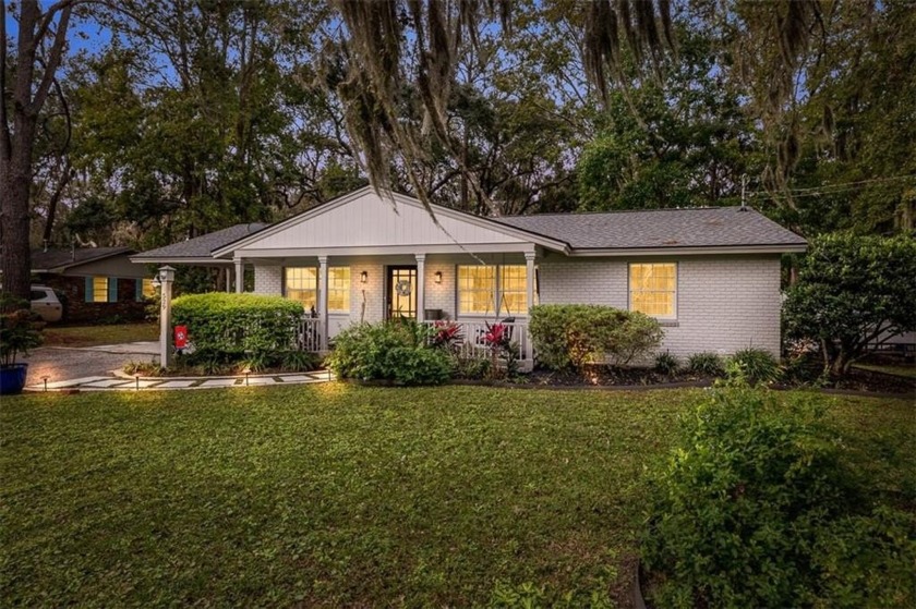 You don't want to miss this exceptionally charming mid South - Beach Home for sale in Saint Simons, Georgia on Beachhouse.com