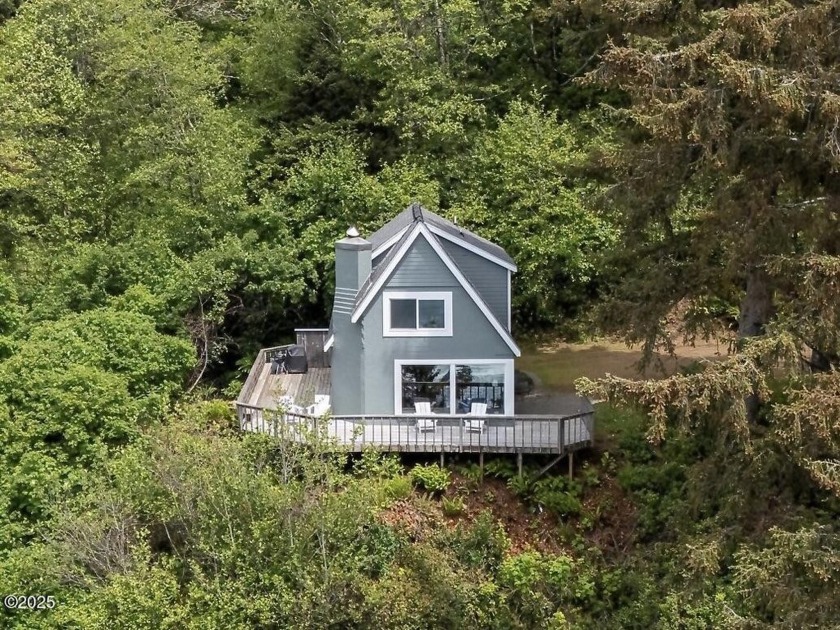 Best-Kept Secret of Road's End. Tucked behind a private gate and - Beach Home for sale in Lincoln City, Oregon on Beachhouse.com