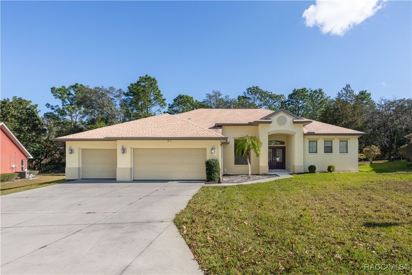 Welcome to this beautiful, Custom-built, Sweetwater home tucked - Beach Home for sale in Homosassa, Florida on Beachhouse.com