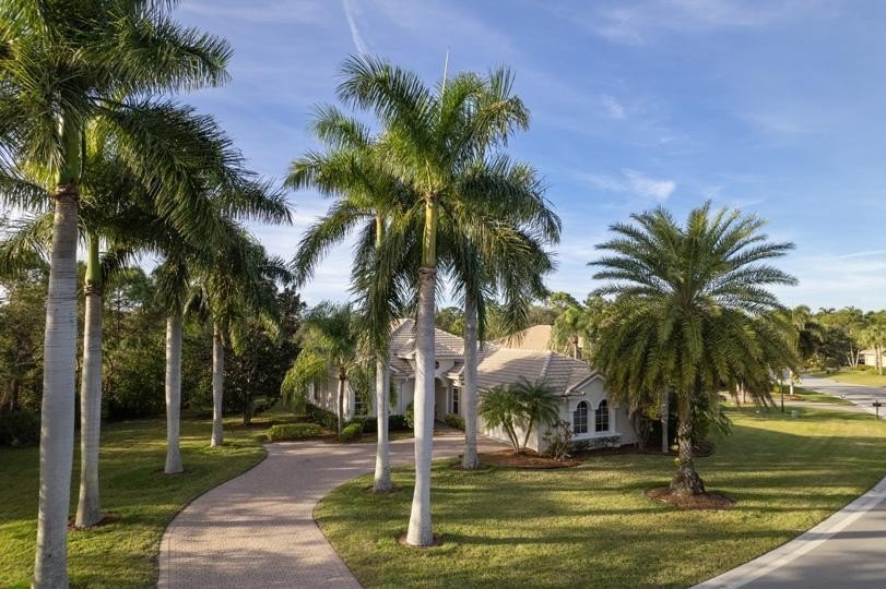 Jensen Beach Country Club Estate Property has a gorgeous - Beach Home for sale in Jensen Beach, Florida on Beachhouse.com