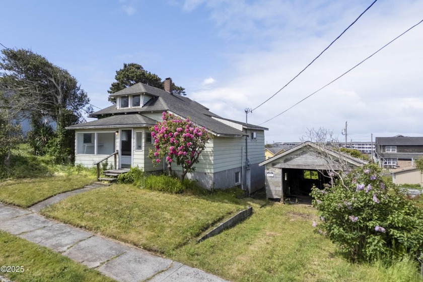 Investor alert in prime Nye Beach location! Zoned R4, this 0 - Beach Home for sale in Newport, Oregon on Beachhouse.com