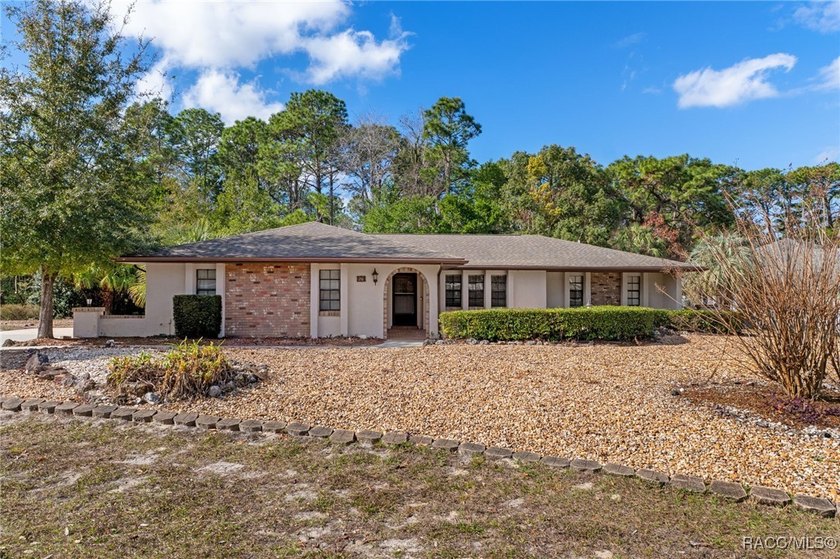 Don't miss this exceptional two-bedroom, two-bath extra-large - Beach Home for sale in Homosassa, Florida on Beachhouse.com