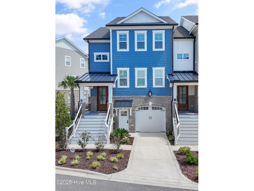 Welcome to easy living in this luxurious Eastwood Bluffs - Beach Townhome/Townhouse for sale in Sunset Beach, North Carolina on Beachhouse.com