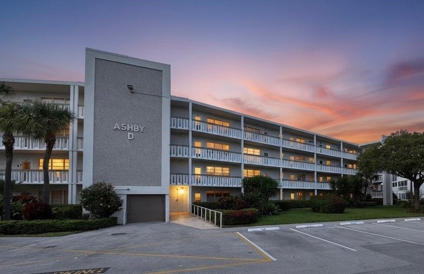 Beautiful and incredibly clean 2-bedroom, 1.5-bath condo in - Beach Condo for sale in Deerfield Beach, Florida on Beachhouse.com
