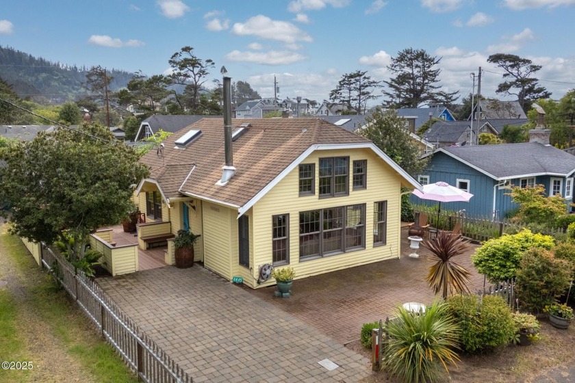 Charming coastal cottage just blocks from the beach and iconic - Beach Home for sale in Neskowin, Oregon on Beachhouse.com