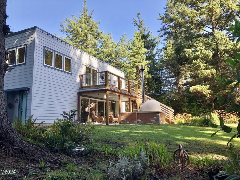 REDUCED!  An artisan's dream retreat nestled in a picturesque - Beach Home for sale in Yachats, Oregon on Beachhouse.com