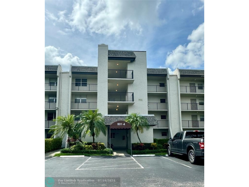 Beautiful bright and airy unit overlooking the lake and - Beach Condo for sale in Davie, Florida on Beachhouse.com