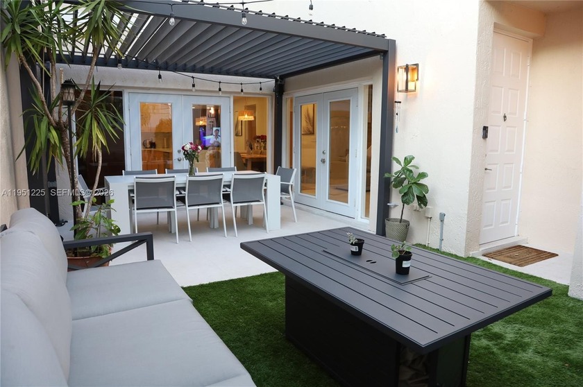 Luxury Townhome for Sale in West Lake Village...
Located within - Beach Townhome/Townhouse for sale in Hollywood, Florida on Beachhouse.com