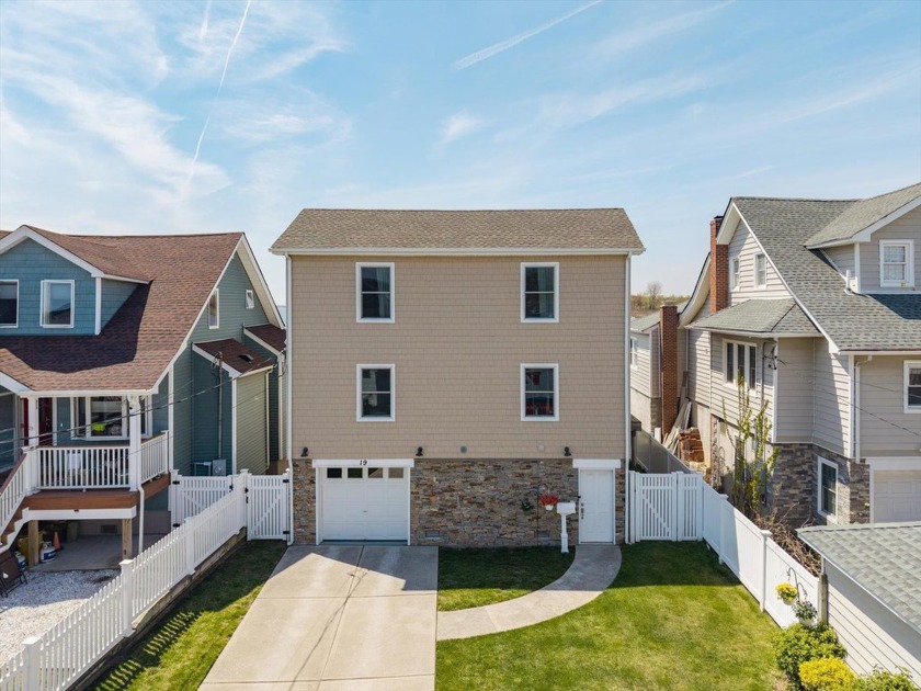 Welcome To Your Dream Home Featuring 38 Feet Of Waterfront With - Beach Home for sale in Lawrence, New York on Beachhouse.com