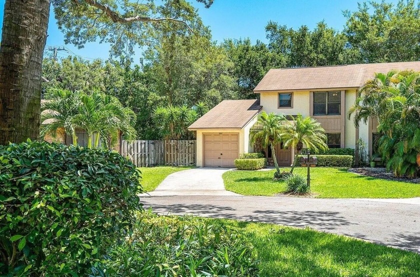Welcome to this beautifully maintained home offering 3 bedrooms - Beach Townhome/Townhouse for sale in Palm Beach Gardens, Florida on Beachhouse.com