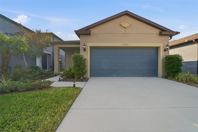 Welcome to this beautifully maintained 3-bedroom, 2-bathroom - Beach Home for sale in Riverview, Florida on Beachhouse.com