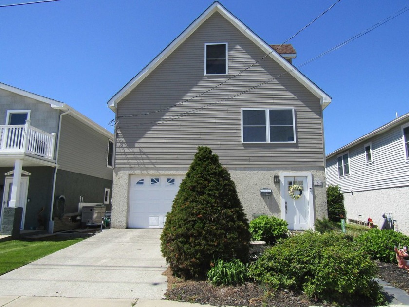 Bring your clients to see this well maintained 4 bed 3 bath - Beach Home for sale in West Wildwood, New Jersey on Beachhouse.com