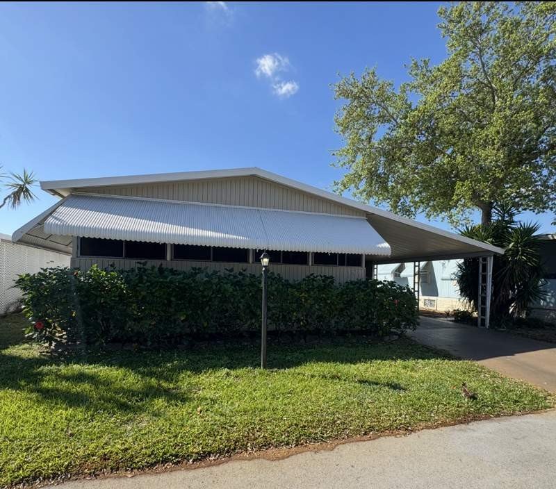 Welcome to this charming 2-bedroom, 2-bathroom manufactured home - Beach Home for sale in Deerfield Beach, Florida on Beachhouse.com