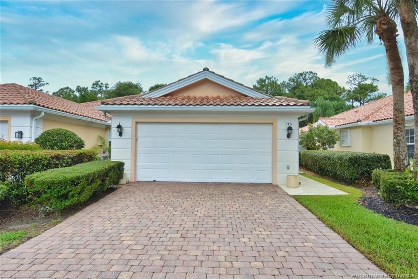 Welcome to this comfy 2 Bedroom, 2 bathroom, 2 Car Garage - Beach Home for sale in Stuart, Florida on Beachhouse.com