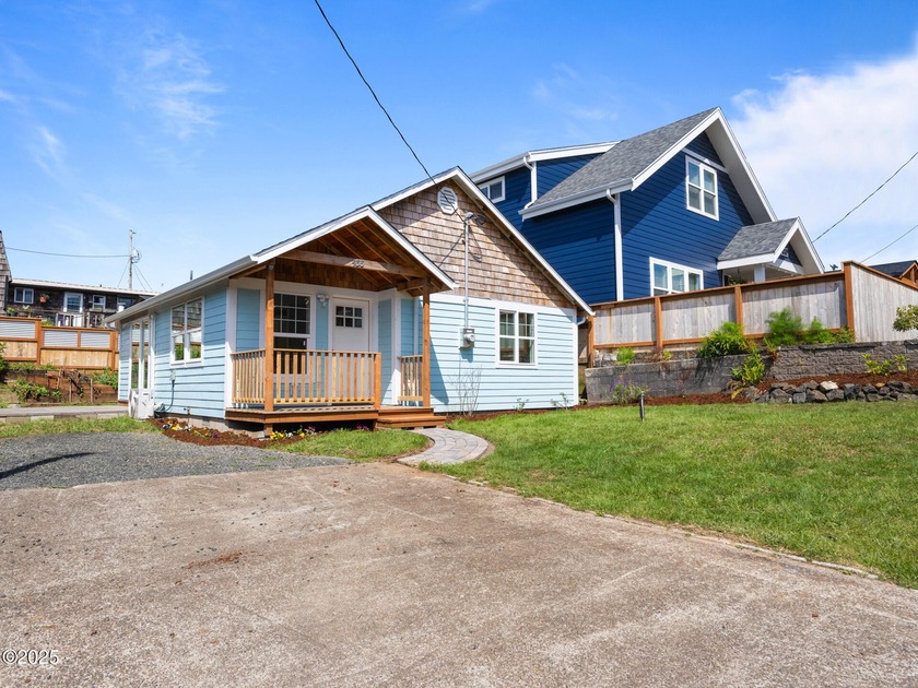 Don't miss your opportunity to own a beautifully remodeled home - Beach Home for sale in Newport, Oregon on Beachhouse.com
