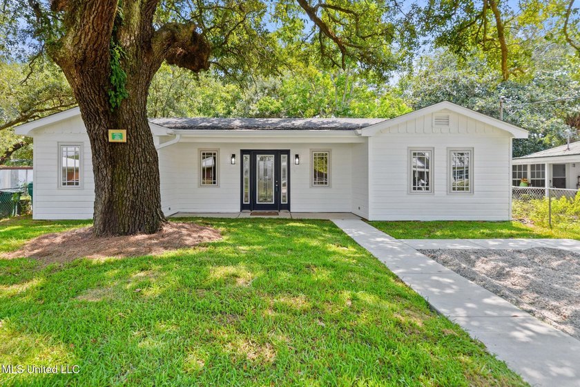 Welcome to your beautifully renovated beach cottage in the heart - Beach Home for sale in Bay Saint Louis, Mississippi on Beachhouse.com