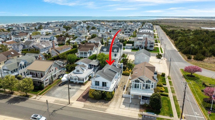 Just listed close to the beach.  Absolutely well-maintained 4 - Beach Townhome/Townhouse for sale in Stone Harbor, New Jersey on Beachhouse.com