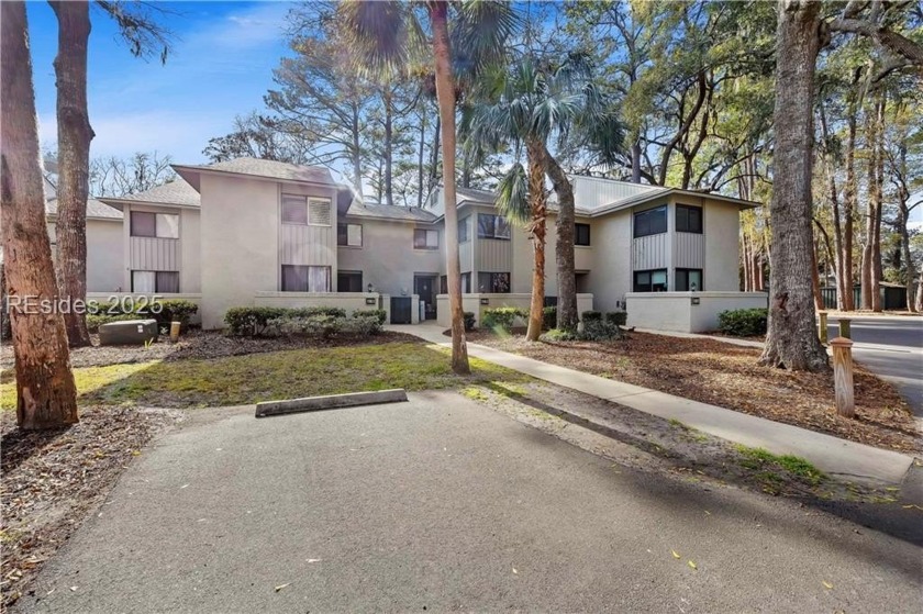 Don't miss this 3BR/3BA villa Harbour Master! With 1,500+ sq. ft - Beach Condo for sale in Hilton Head Island, South Carolina on Beachhouse.com