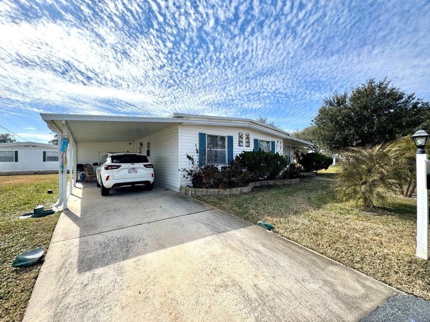 Welcome to this fully furnished 1972 Skyline Ramada mobile home - Beach Home for sale in Daytona Beach, Florida on Beachhouse.com