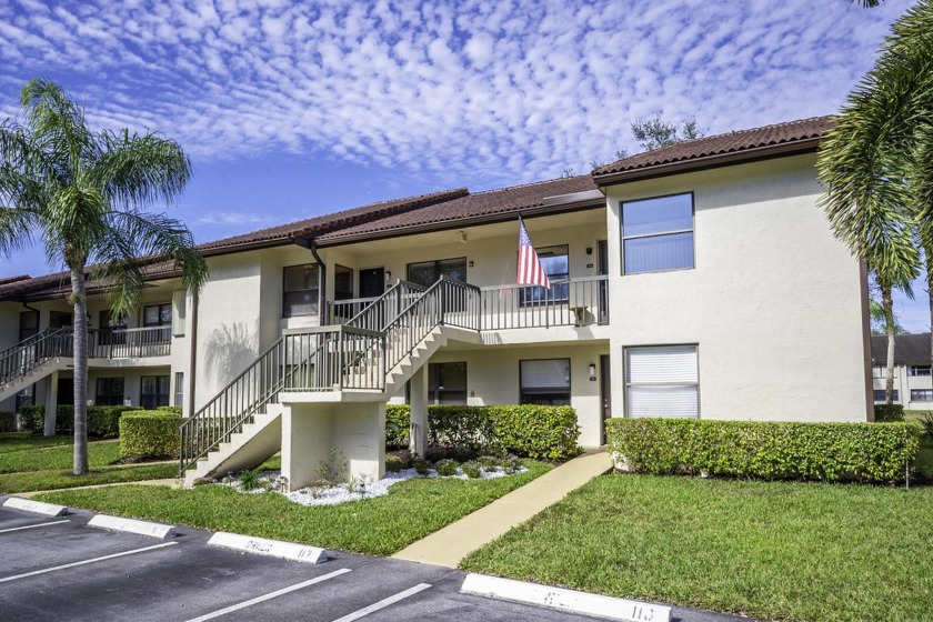 Beautiful remodeled  condo freshly painted . Lovely 55 + - Beach Condo for sale in Lake Worth, Florida on Beachhouse.com