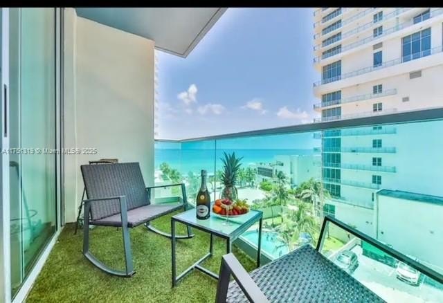 1 BEDROOM 1 2/1 BATHROOM, Investment Opportunity, Short Term - Beach Condo for sale in Hollywood, Florida on Beachhouse.com