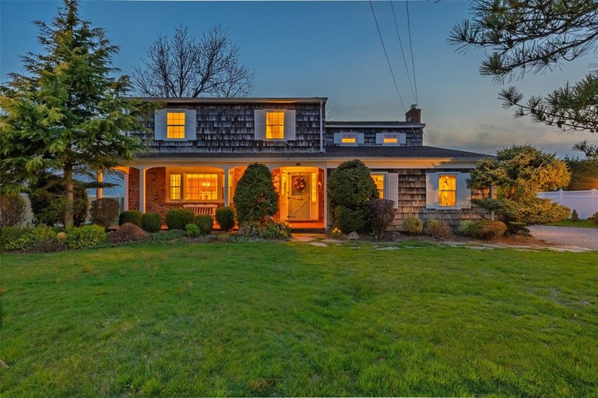 EDGEWATER CHARM IN NASSAU SHORES--THIS ONE'S HARD TO IGNORE! - Beach Home for sale in Massapequa, New York on Beachhouse.com