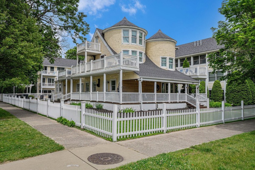 Completely renovated 7 bedrooms, 7 bathrooms, 7 gas fireplaces - Beach Home for sale in South Haven, Michigan on Beachhouse.com