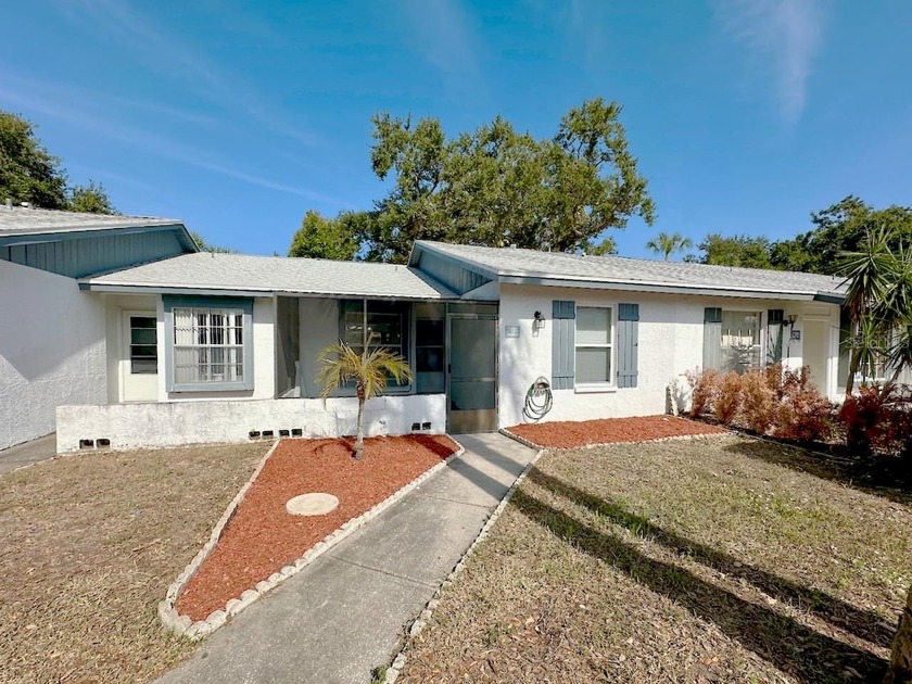 Charming 2BR/1BA villa in the desirable Parkside Villas - Beach Home for sale in St. Petersburg, Florida on Beachhouse.com