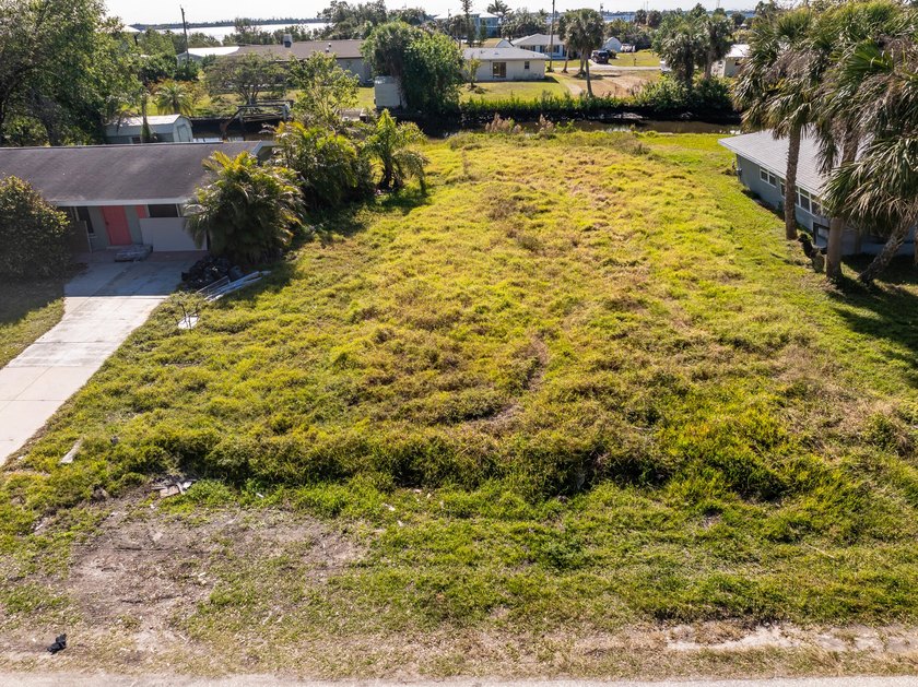 Discover your perfect dream home with an exceptional canal-front - Beach Lot for sale in Port Charlotte, Florida on Beachhouse.com