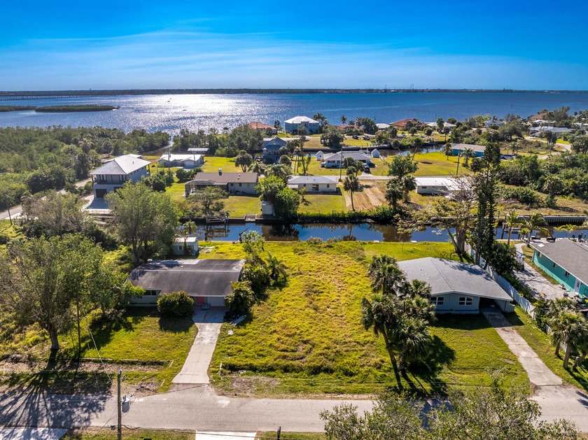 Discover your perfect dream home with an exceptional canal-front - Beach Lot for sale in Port Charlotte, Florida on Beachhouse.com