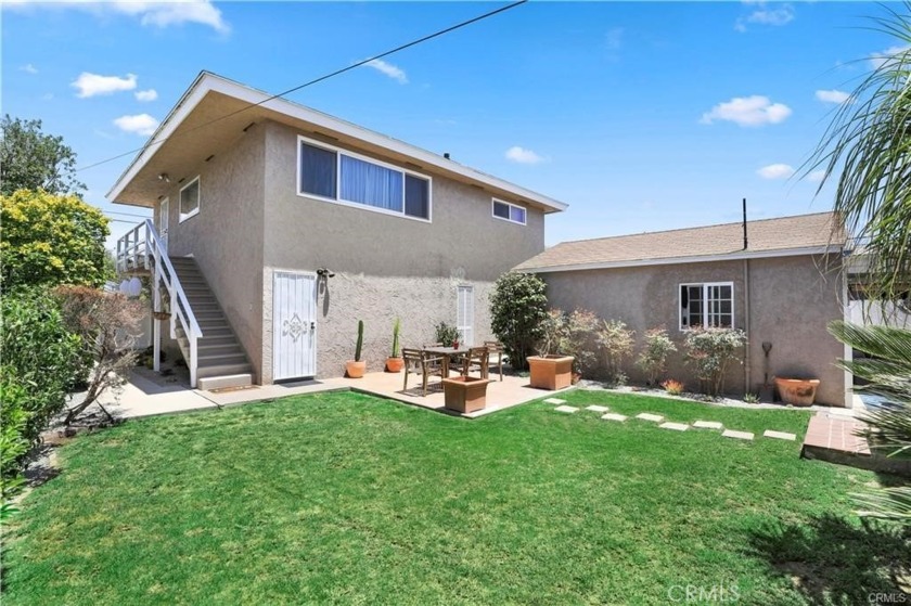 This Eastside Costa Mesa Duplex is a prime opportunity for - Beach Townhome/Townhouse for sale in Costa Mesa, California on Beachhouse.com