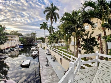 Beautiful recently and newly bright renovated 650 sqft 1 bed/1 - Beach Other for sale in North Miami, Florida on Beachhouse.com