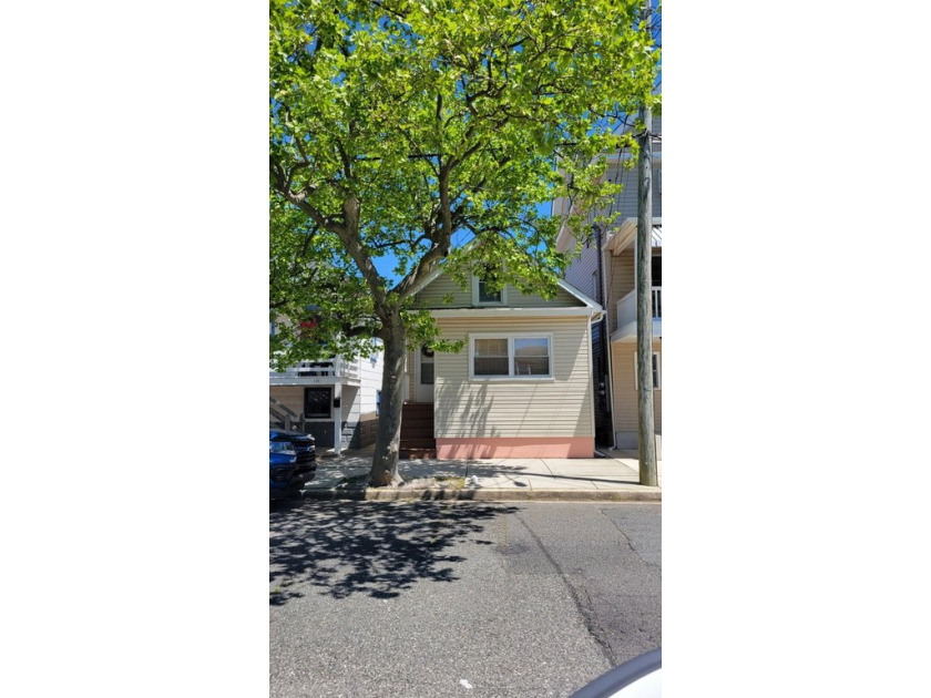 Presenting your new move-in ready single family home at the - Beach Home for sale in Wildwood, New Jersey on Beachhouse.com