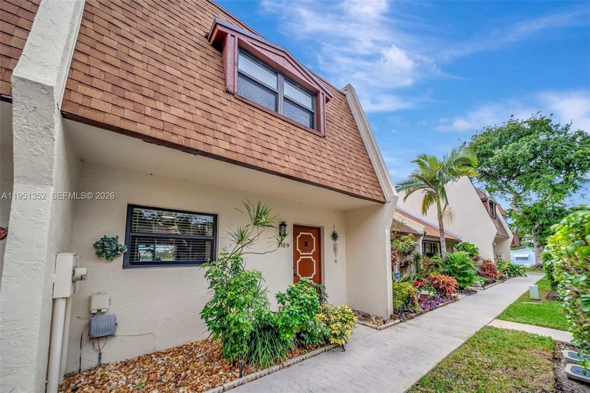 Prime location in the charming Sandpiper Point community--walk - Beach Townhome/Townhouse for sale in Hollywood, Florida on Beachhouse.com
