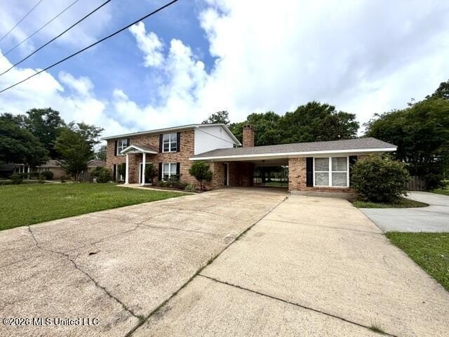 Welcome to this beautiful two s tory residence that perfectly - Beach Home for sale in Pascagoula, Mississippi on Beachhouse.com