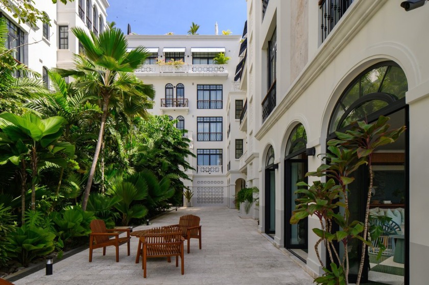 A stunning four story home boasting a large garden room opening - Beach Townhome/Townhouse for sale in Panamá,  on Beachhouse.com