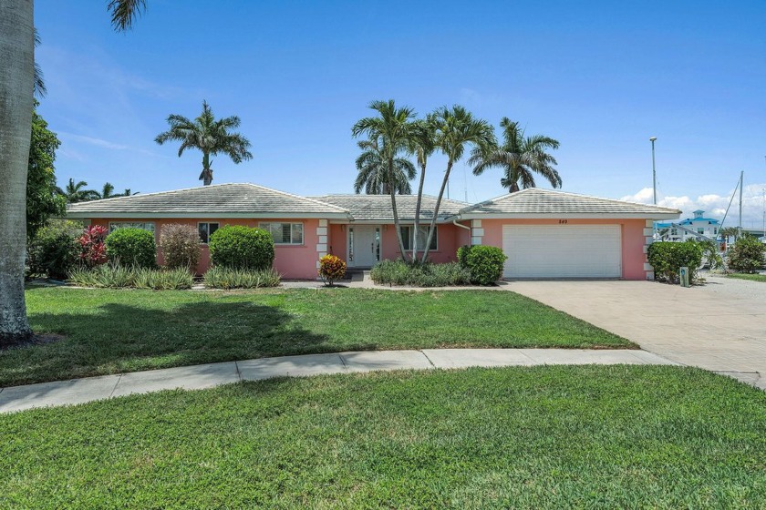 Attention boaters! Amazing, double, tip-lot location with - Beach Home for sale in Marco Island, Florida on Beachhouse.com