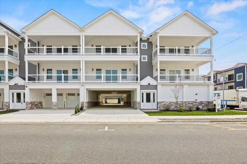 MOVE RIGHT IN! Welcome to The Residences at Pacific, a stunning - Beach Condo for sale in Wildwood, New Jersey on Beachhouse.com