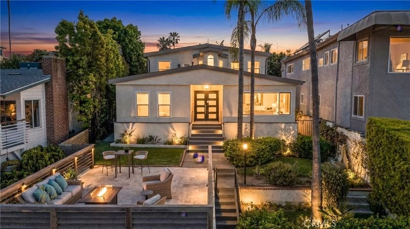 Proof That Five Bedrooms Is the Right Number. Elevated coastal - Beach Home for sale in Playa Del Rey, California on Beachhouse.com