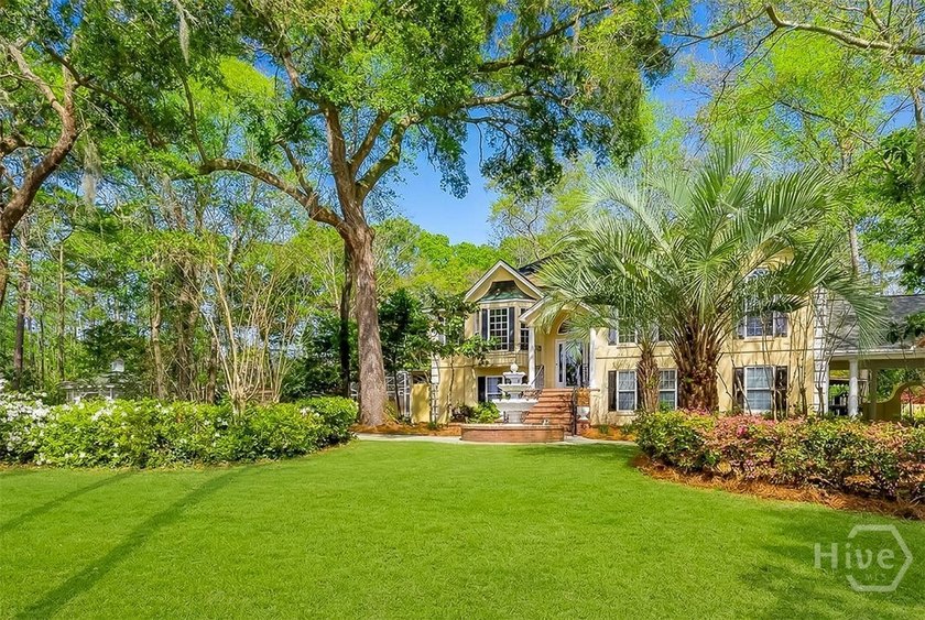 A private garden retreat, refreshed and ready. Nestled in a lush - Beach Home for sale in Savannah, Georgia on Beachhouse.com